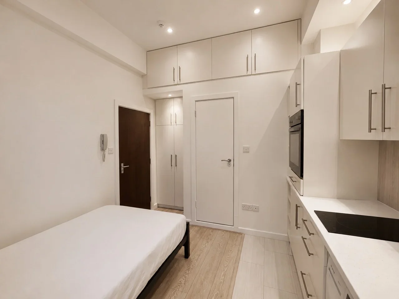 Flat Rufford Street in Greater London