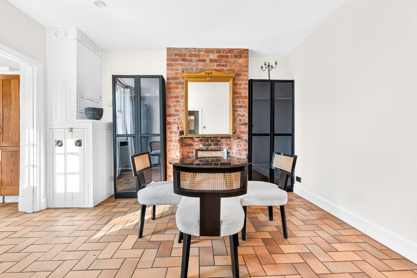 House Goodhall Street in Greater London
