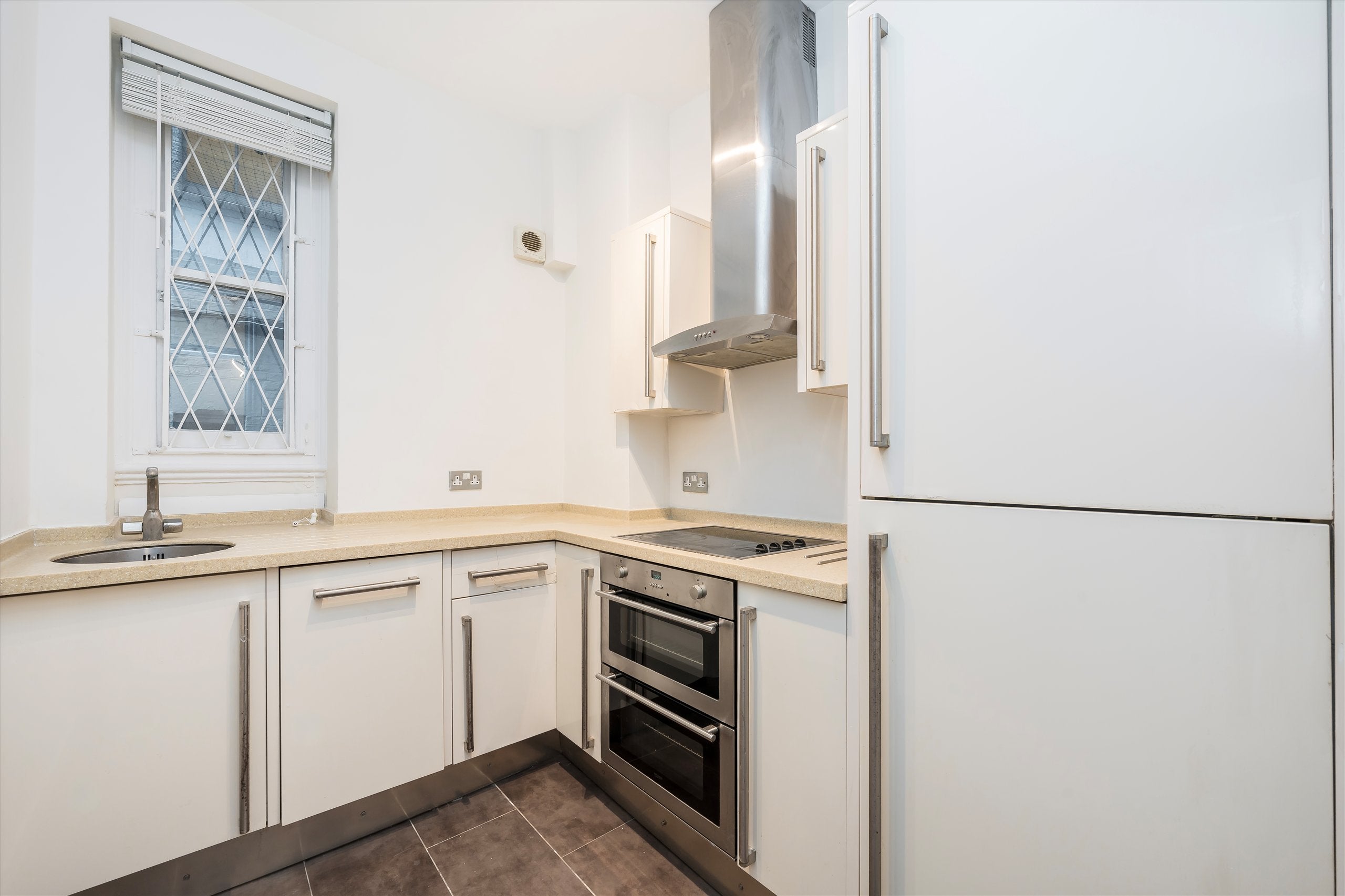 Flat Maida Avenue in City of Westminster