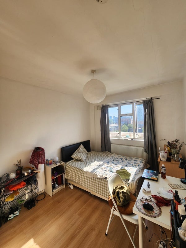 Room Jubilee Street in Greater London