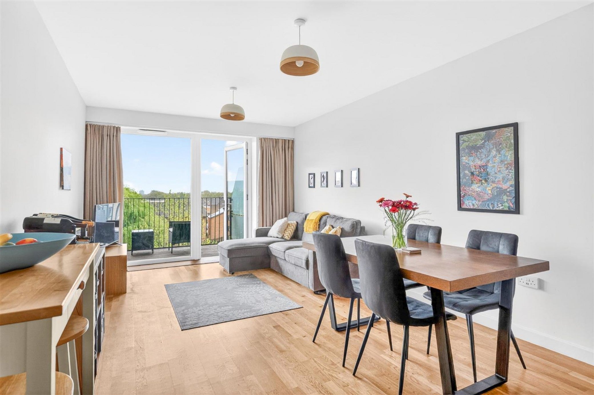 Flat Hampden Road in Greater London