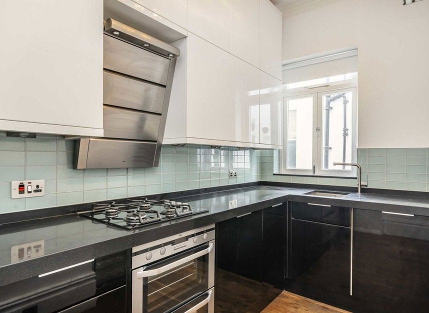 Flat South Parade in Greater London