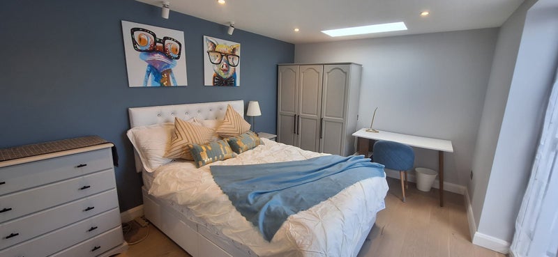 Room West Street in Greater London