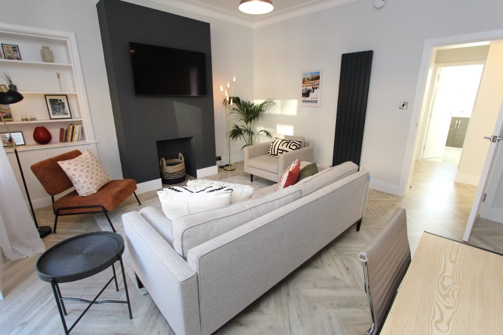 Flat Falcon Avenue in City of Edinburgh