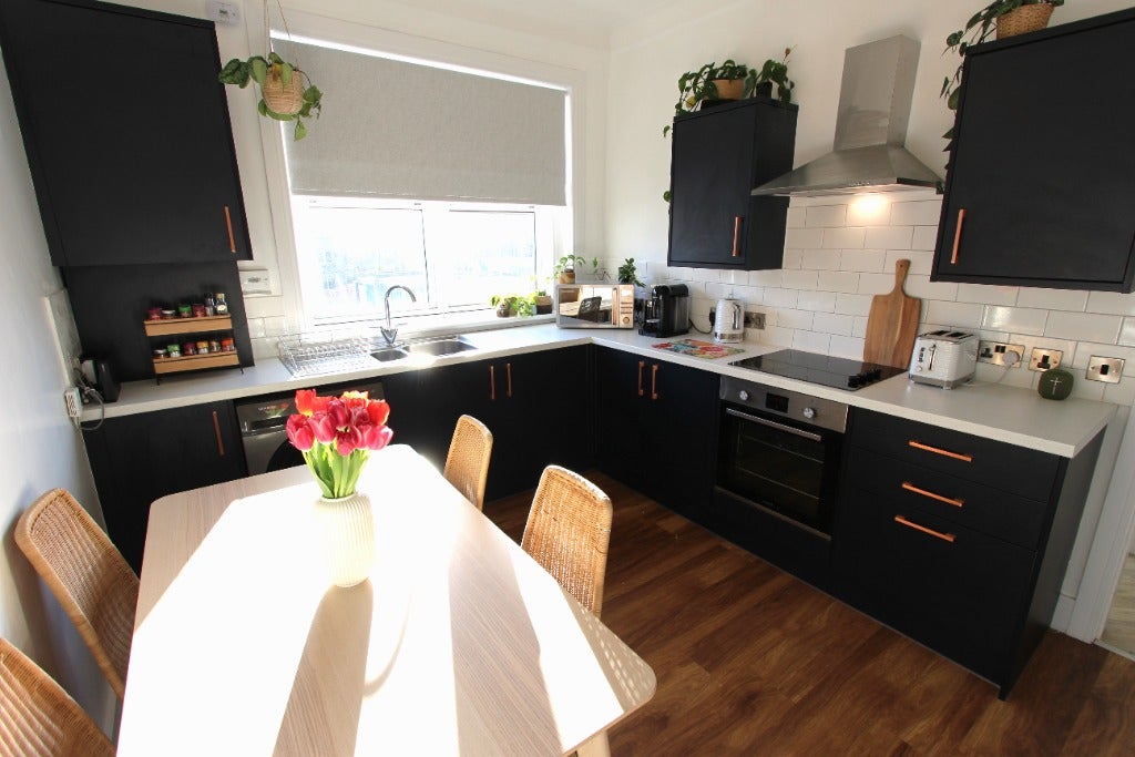Flat Falcon Avenue in City of Edinburgh