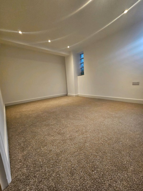 Flat Frenchay Close in Bristol