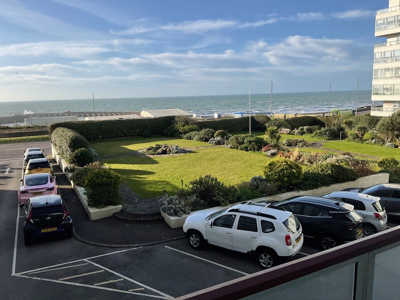 Flat Marine Drive in Brighton