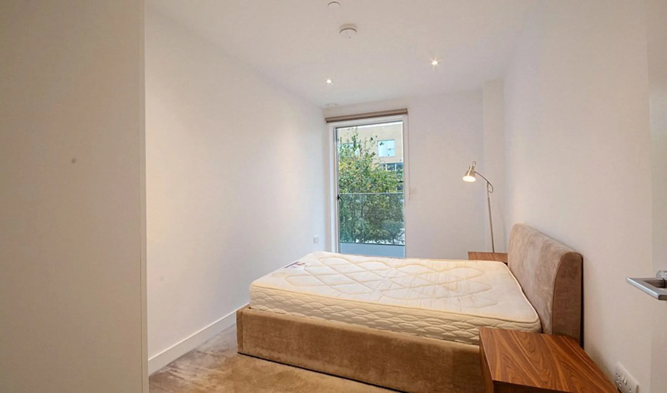 Flat Larcom Street in Greater London