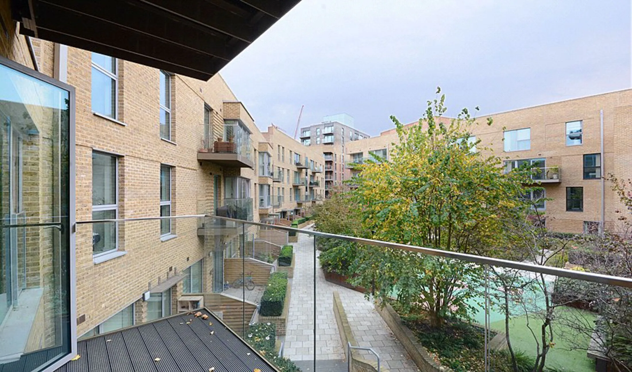 Flat Larcom Street in Greater London