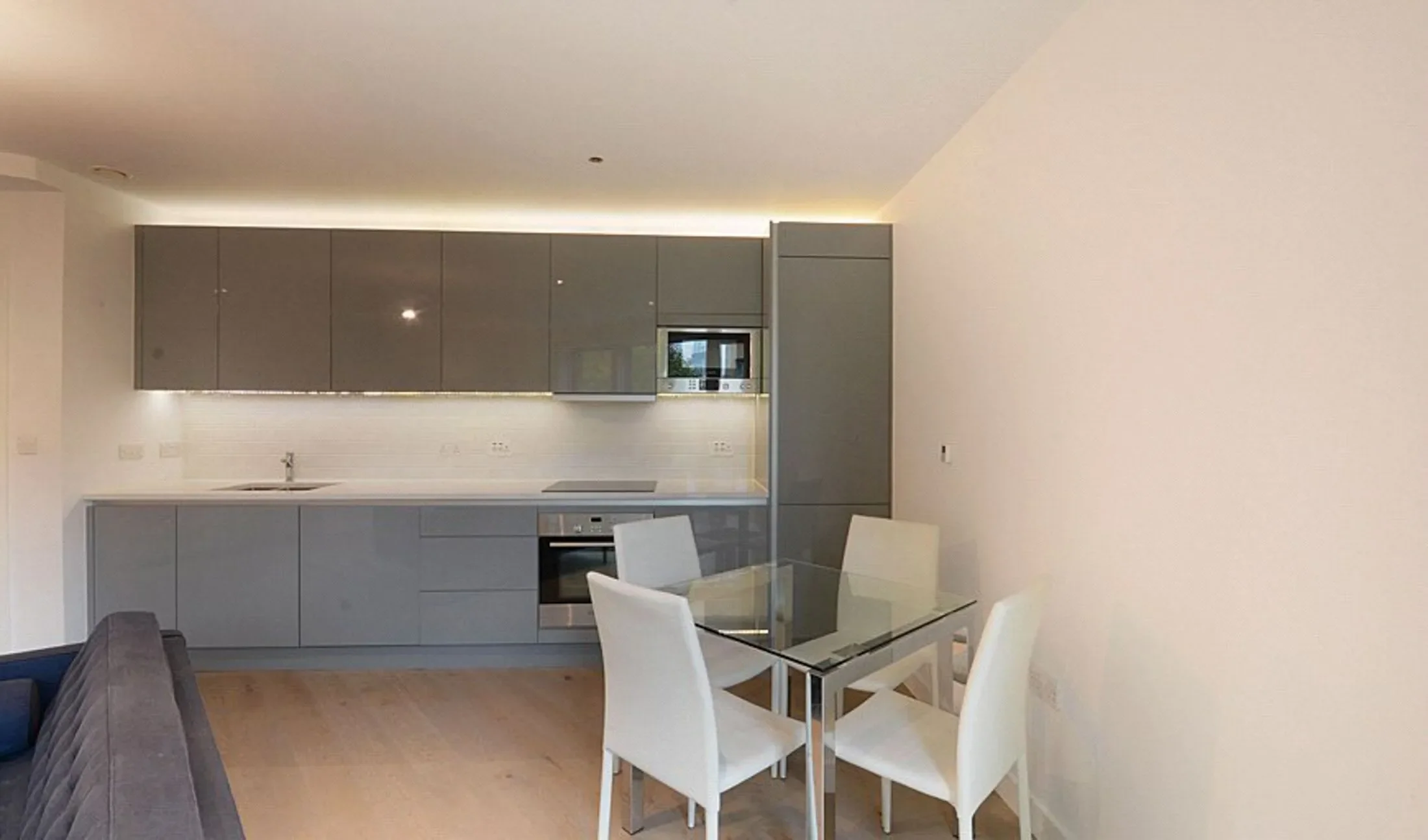Flat Larcom Street in Greater London