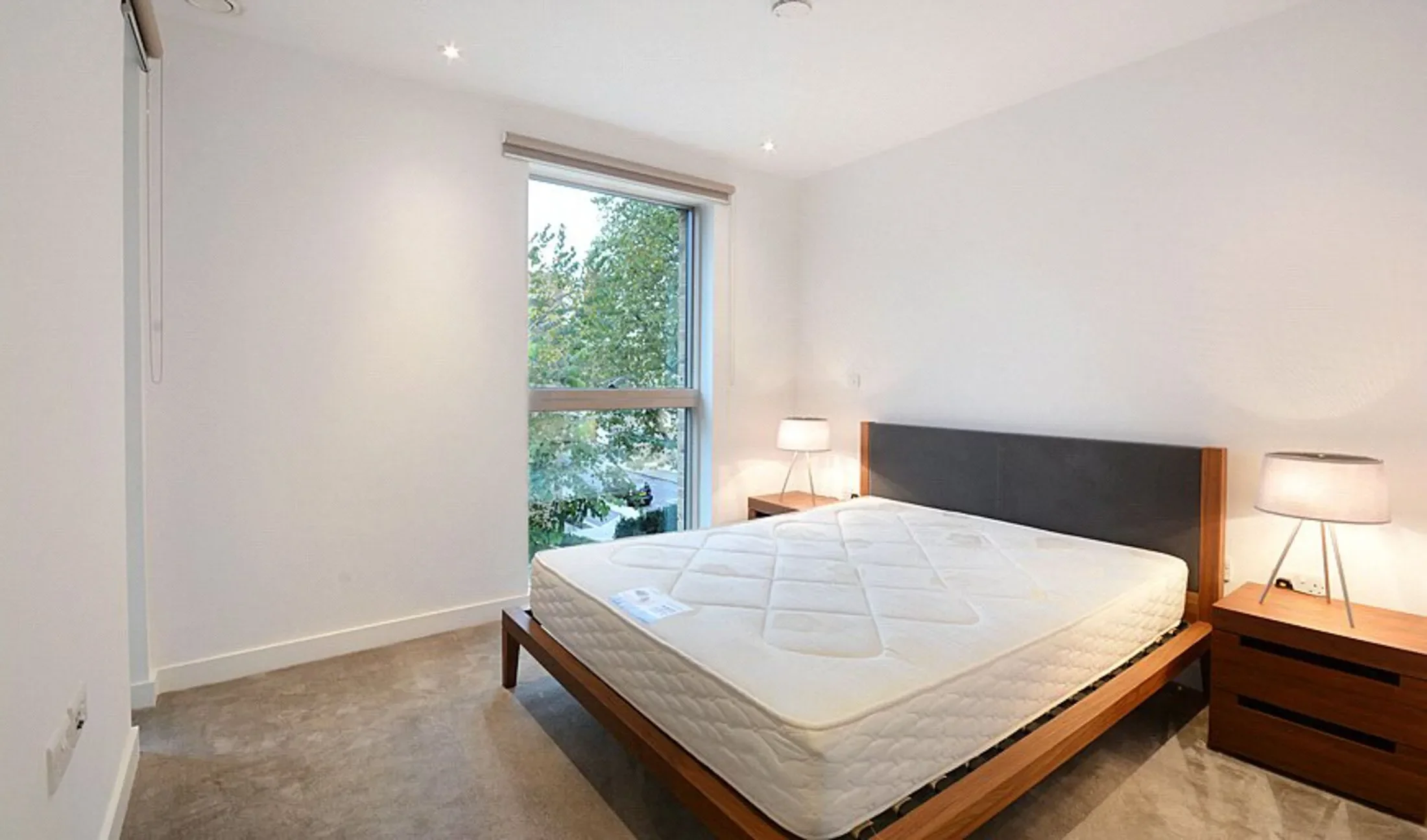 Flat Larcom Street in Greater London