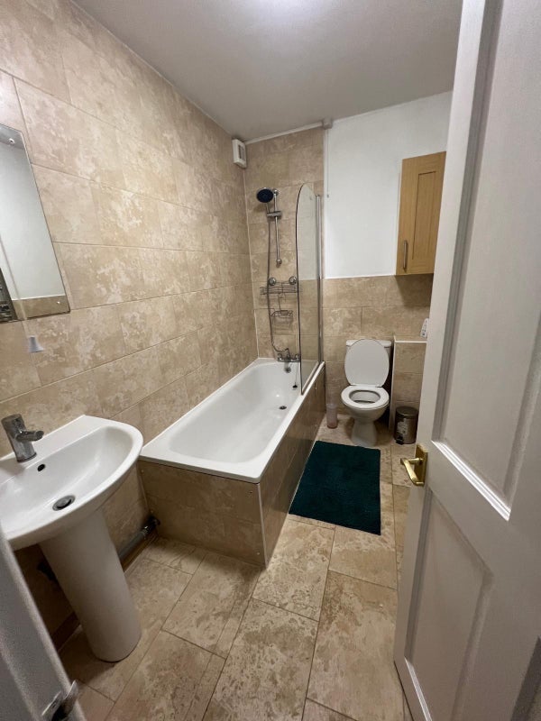 Room Chinbrook Road in Greater London