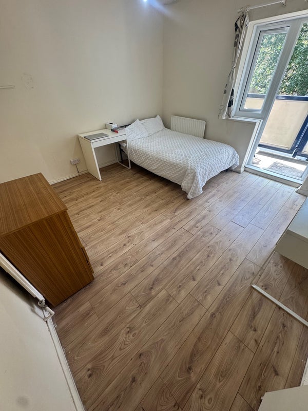 Room Malcolm Road in Greater London