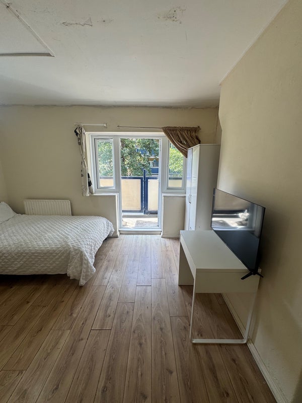 Room Malcolm Road in Greater London