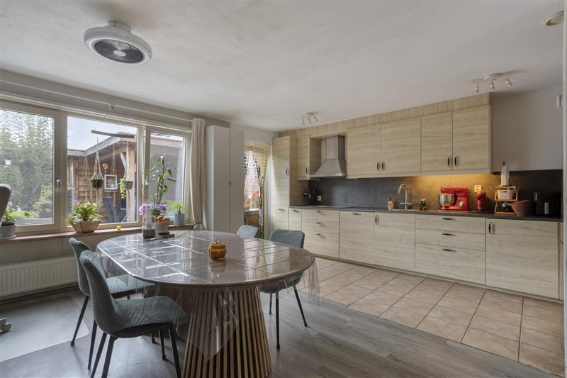 Tussenwoning te koop: Weerelaan 6, Heerhugowaard