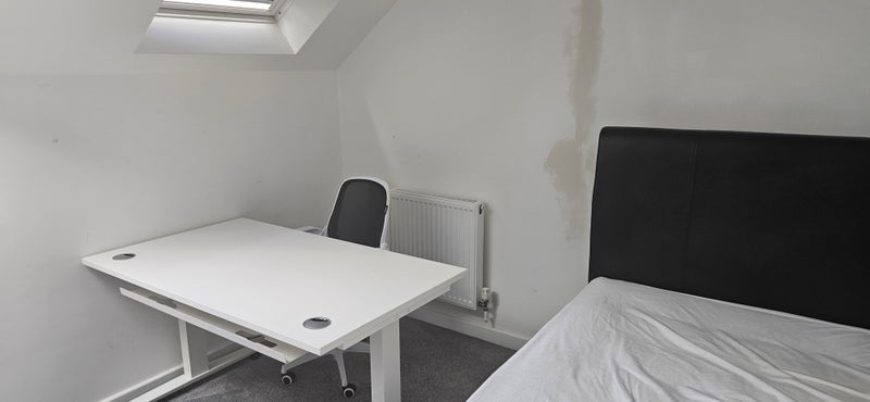 Flat Lodge Road in Greater London