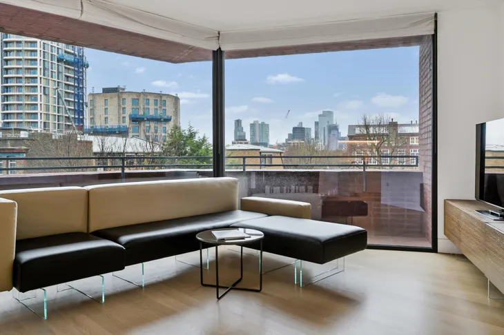 Flat Colville Street in Greater London