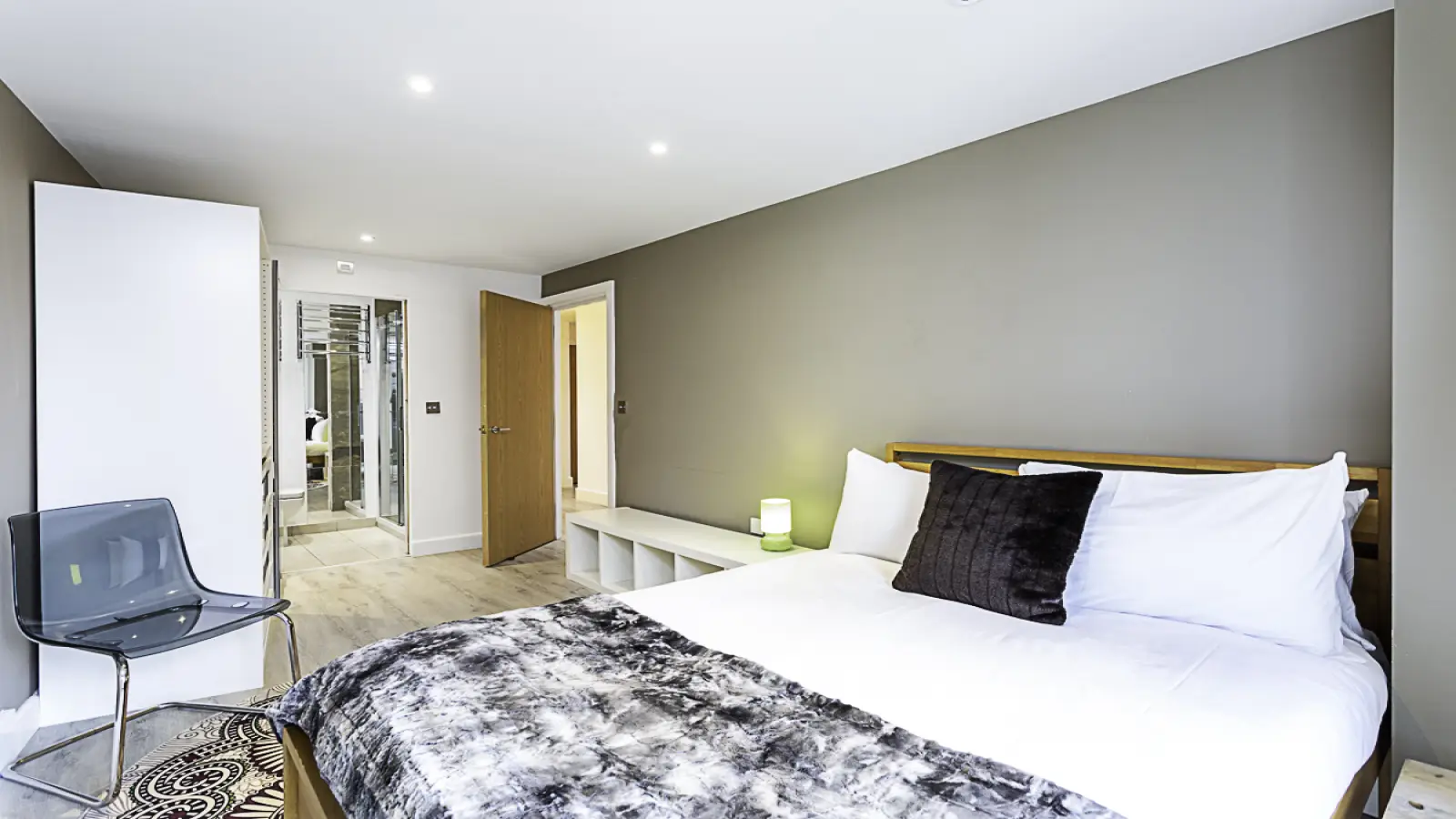 Flat Druid Street in Greater London