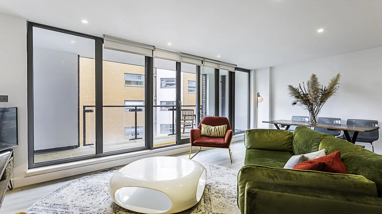 Flat Druid Street in Greater London