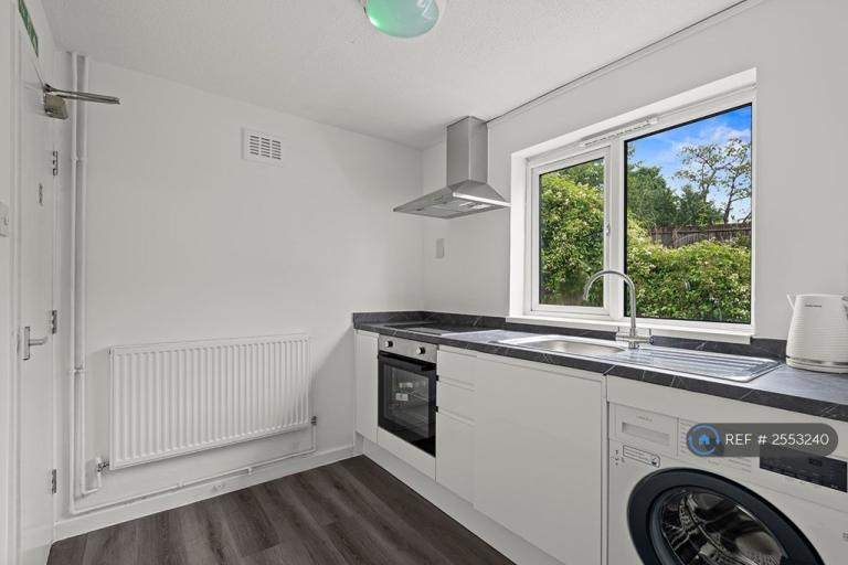 Flat West Wycombe Road in High Wycombe