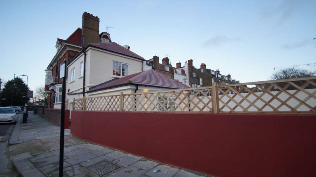 House Dordrecht Road in Greater London
