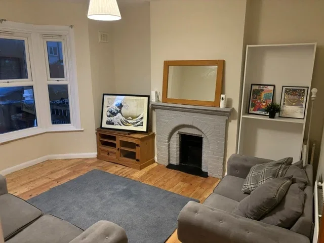 Room Crowther Road in Greater London