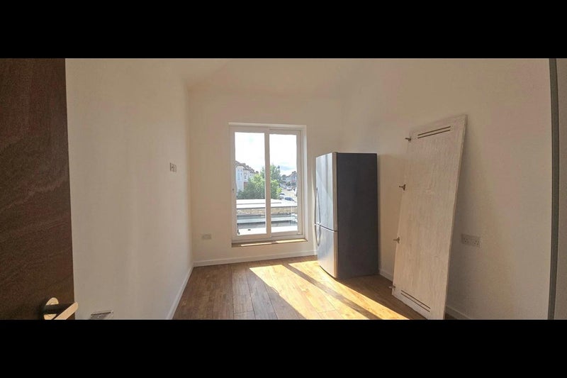 Flat Mayfair Gardens in Greater London