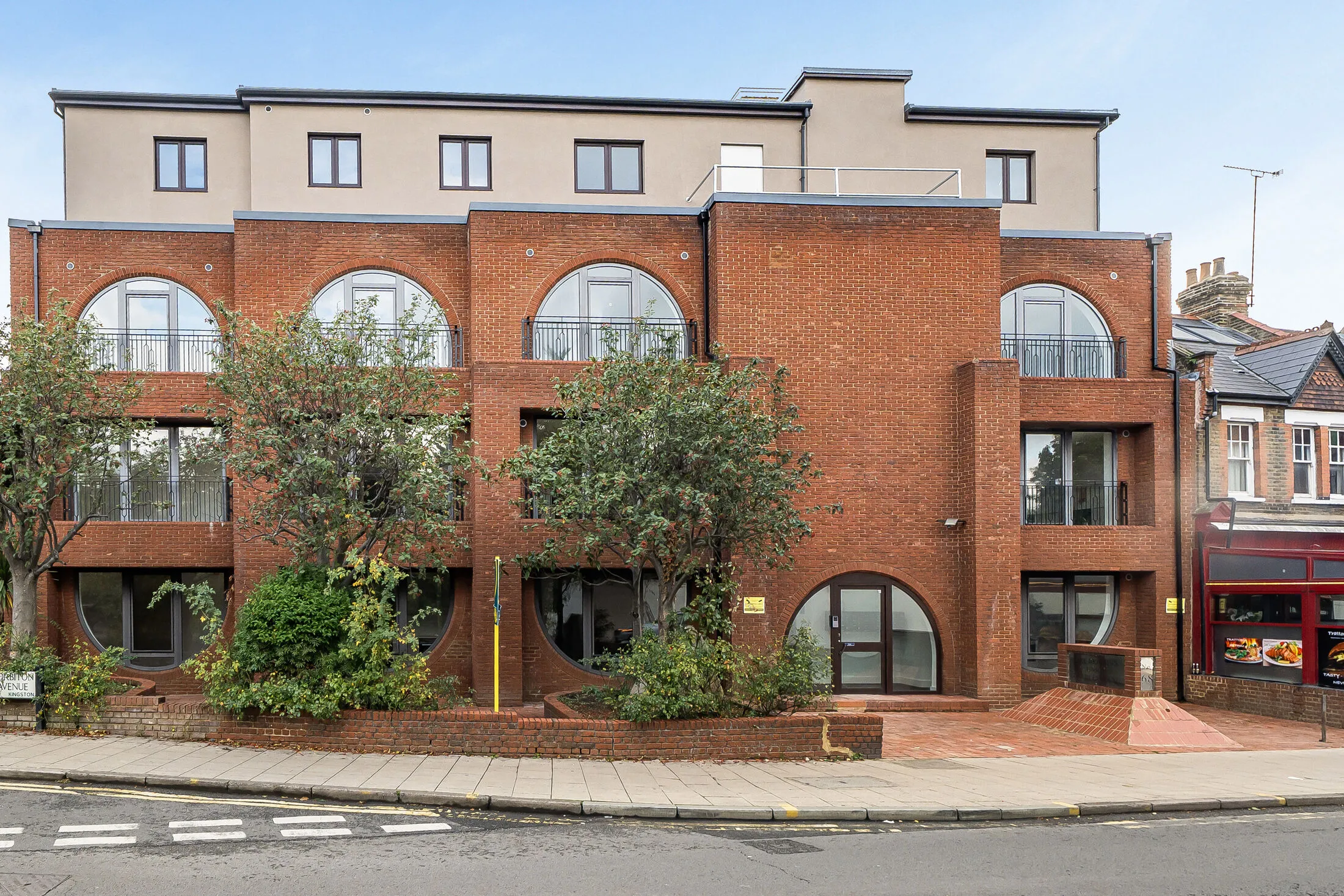 Flat Cobham Road in Greater London