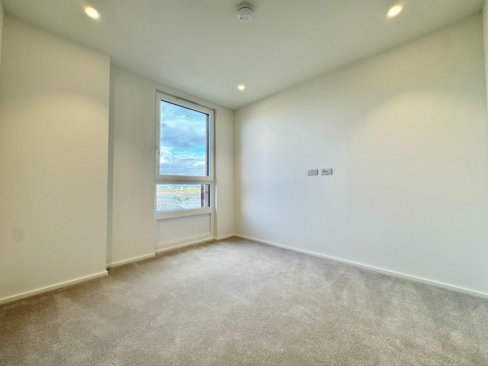 Flat Hemlock Street in Greater London