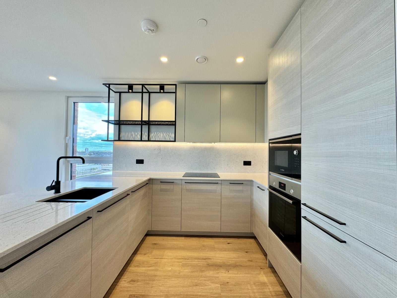 Flat Hemlock Street in Greater London