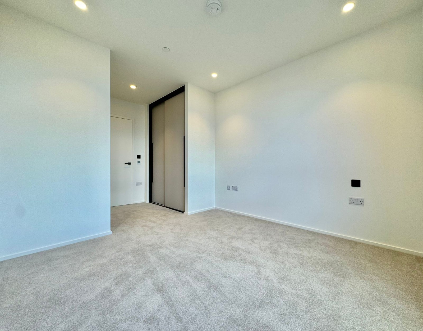 Flat Hemlock Street in Greater London