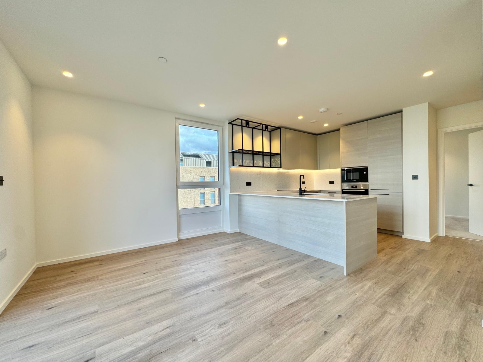 Flat Hemlock Street in Greater London