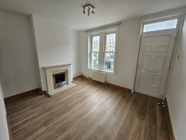 Flat Waterlow Road in Maidstone