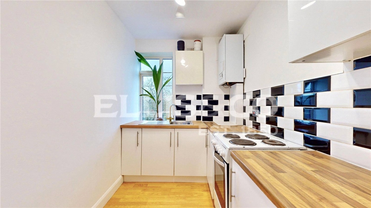Flat Kings Drive in Greater London