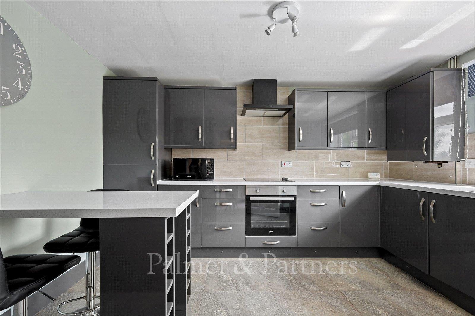 Flat De Staunton Close in Alresford