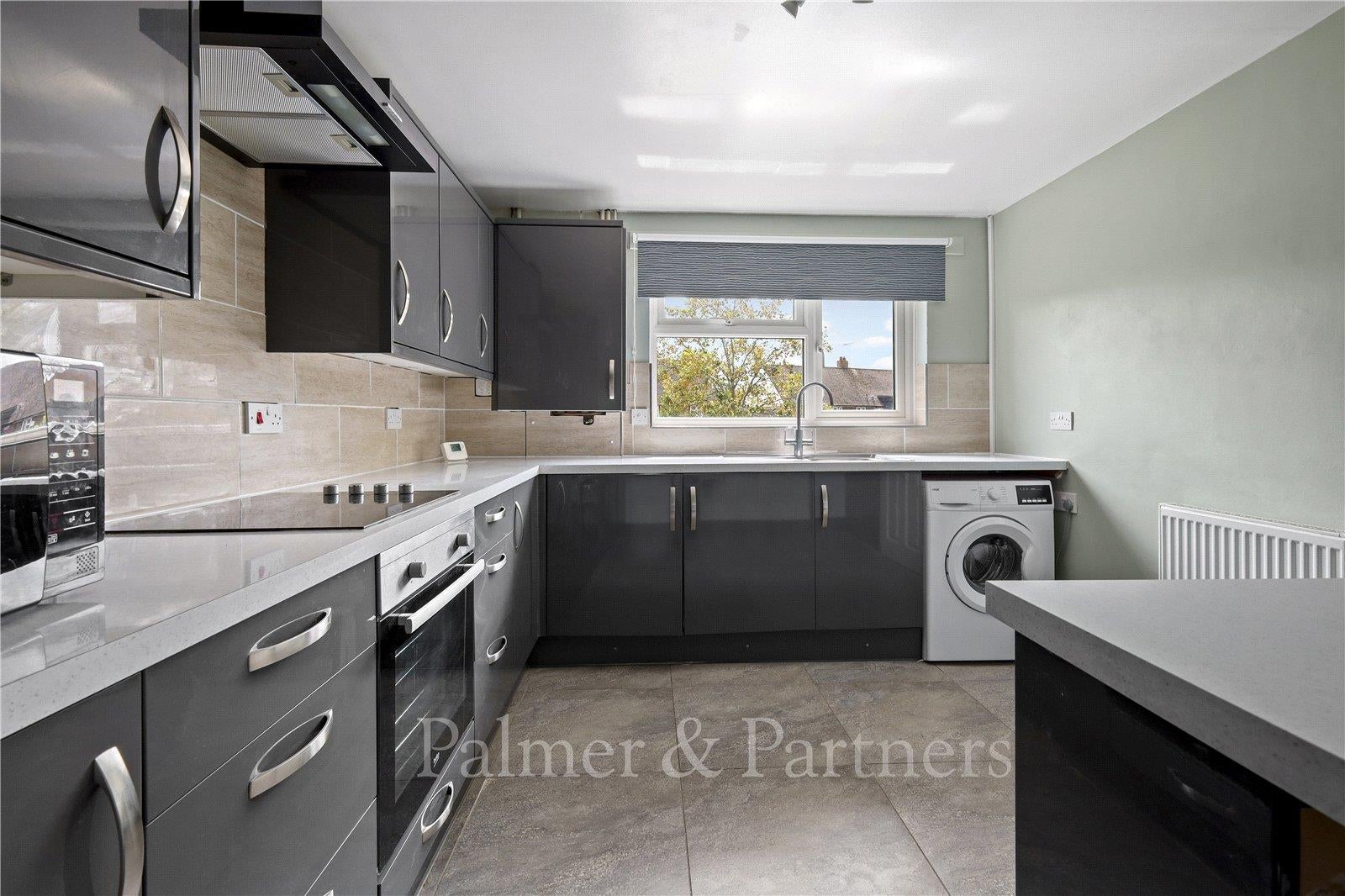 Flat De Staunton Close in Alresford