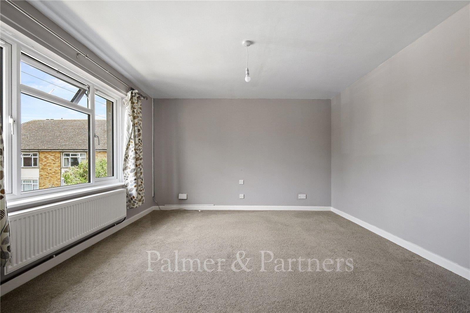 Flat De Staunton Close in Alresford