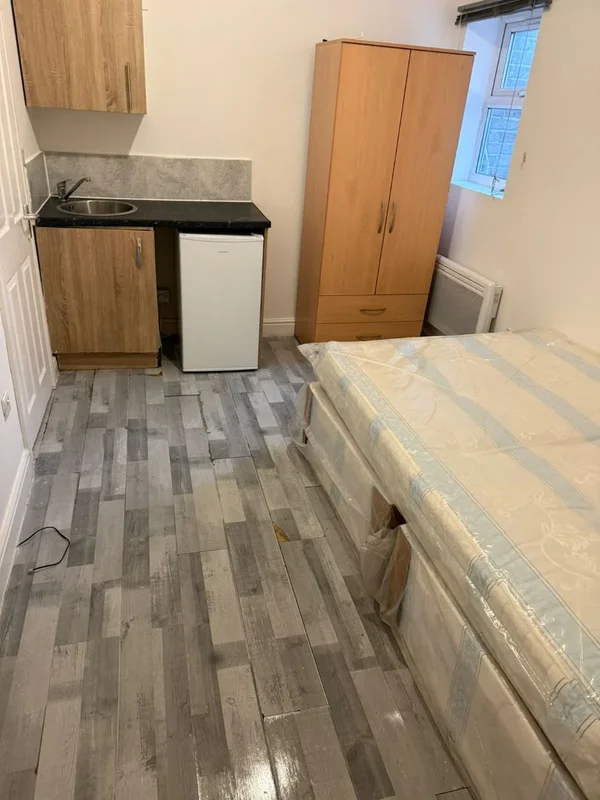 Flat Randlesdown Road in London
