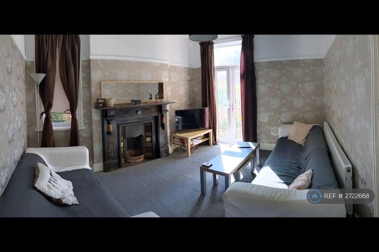 Room Mayo Road in Nottingham