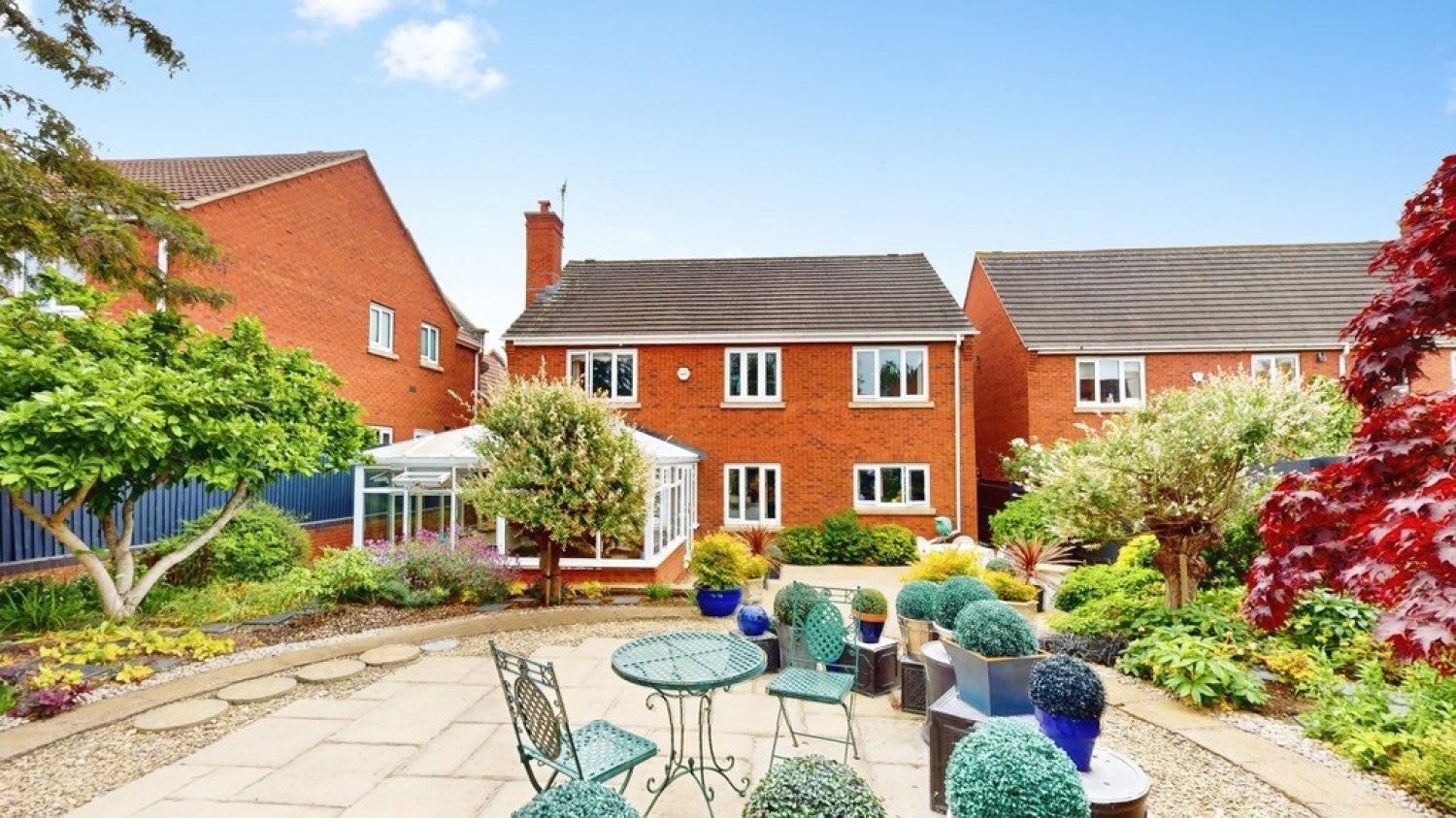 House Niven Courtyard in Cheltenham