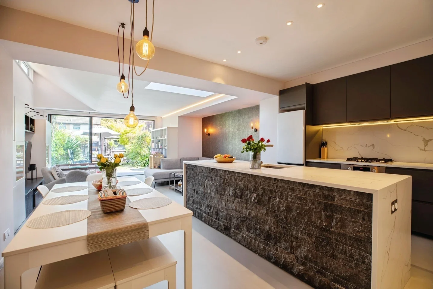 House Queensland Avenue in Greater London