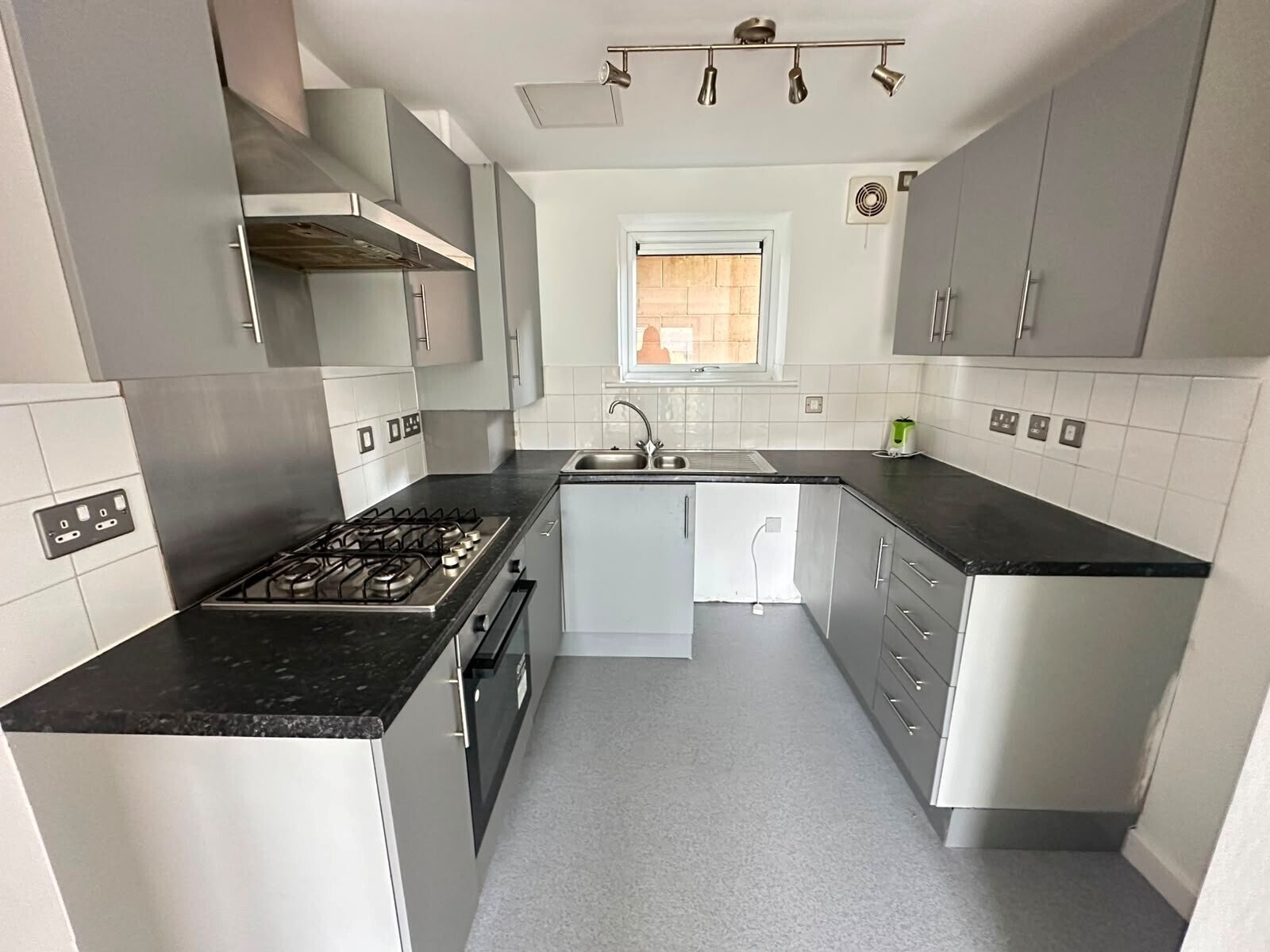 Flat Sandhills Avenue in Leicester
