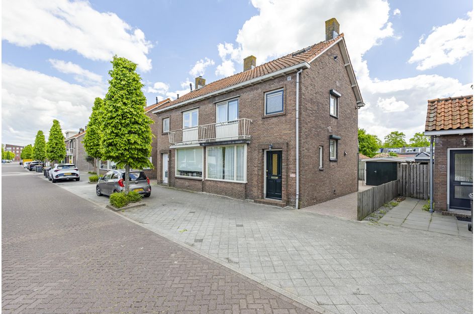 Huis Troelstrastraat 58 in Hardinxveld-Giessendam
