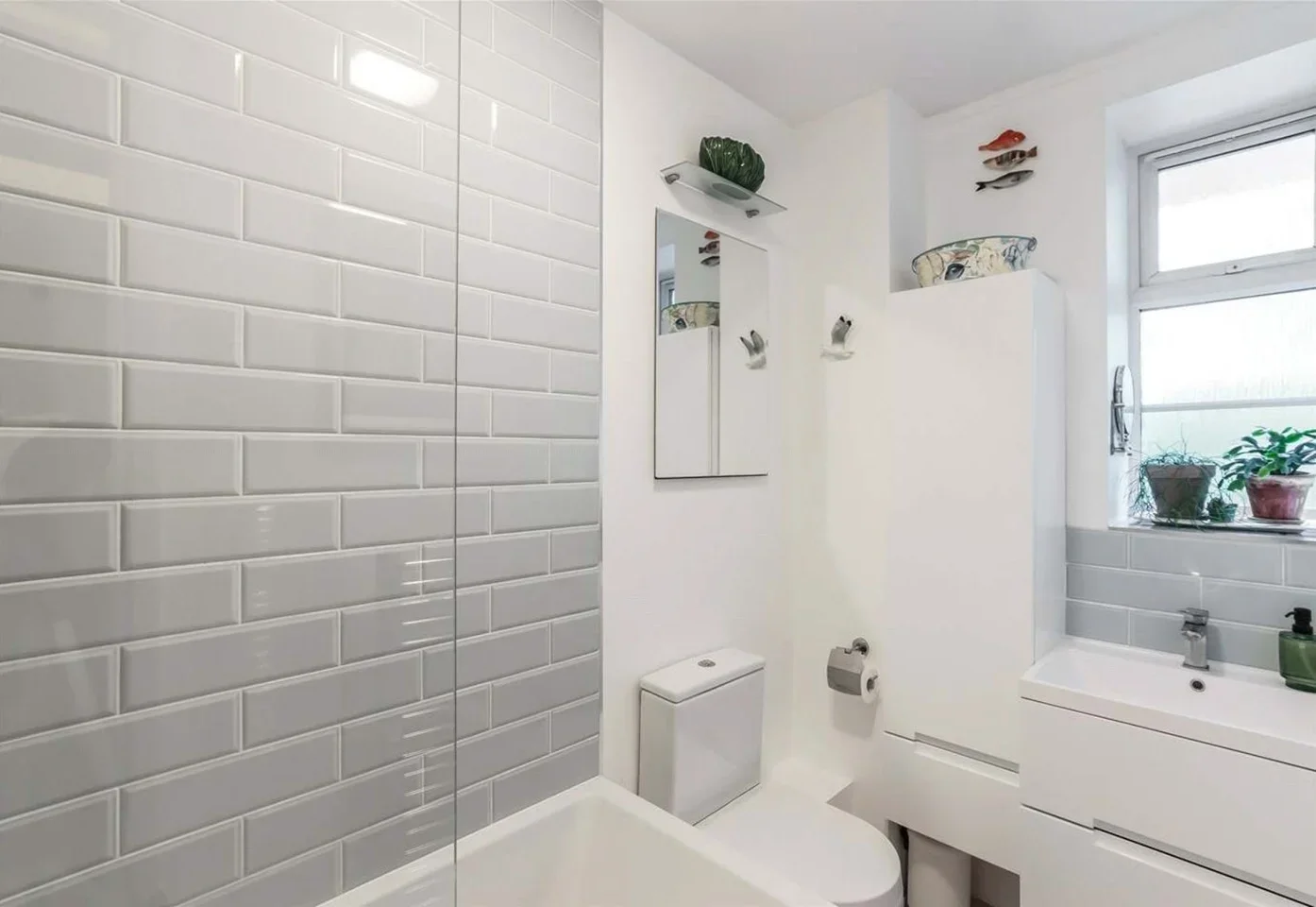 Flat Quorn Road in Greater London