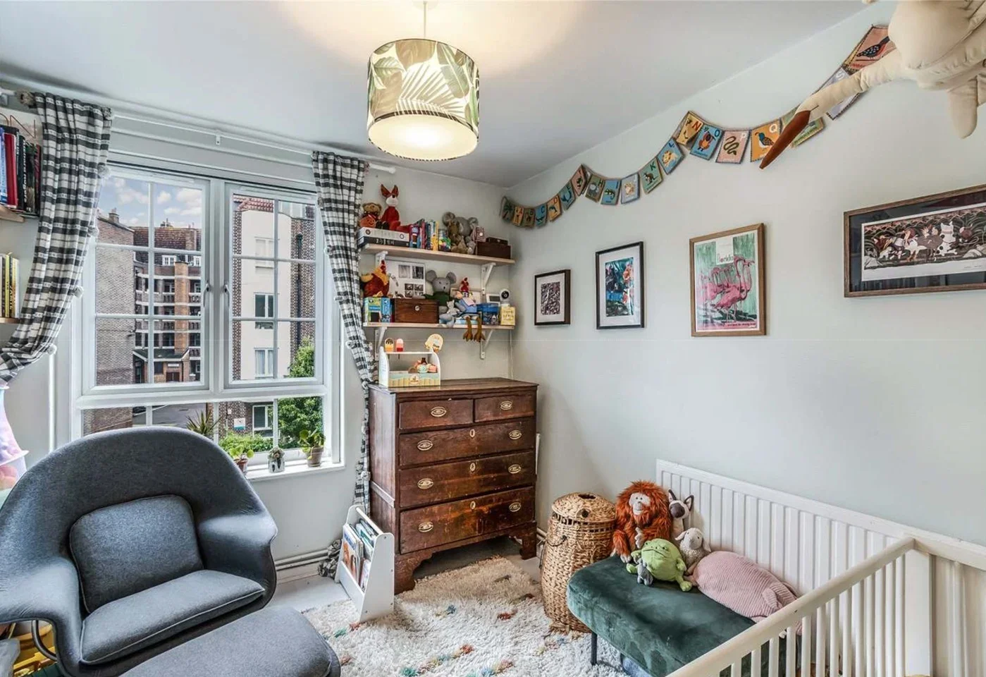Flat Quorn Road in Greater London
