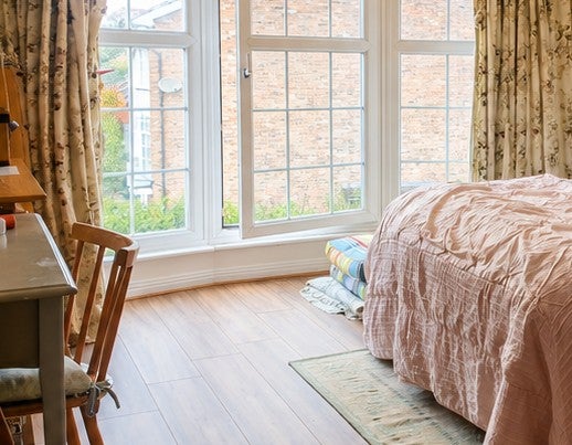 Room St. James' Close in Greater London