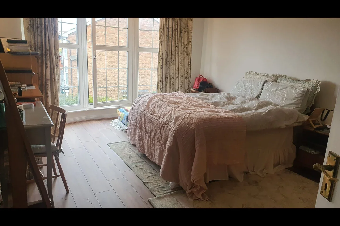 Room St. James' Close in Greater London