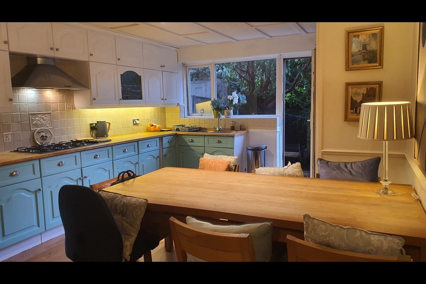 Room St. James' Close in Greater London