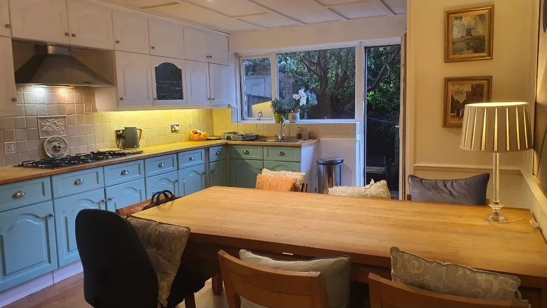Room St. James' Close in Greater London