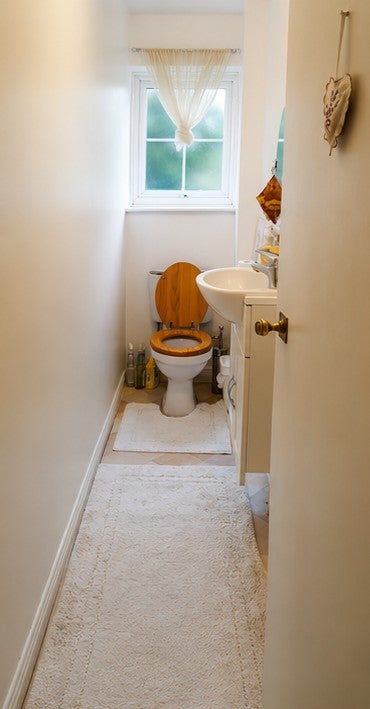 Room St. James' Close in Greater London
